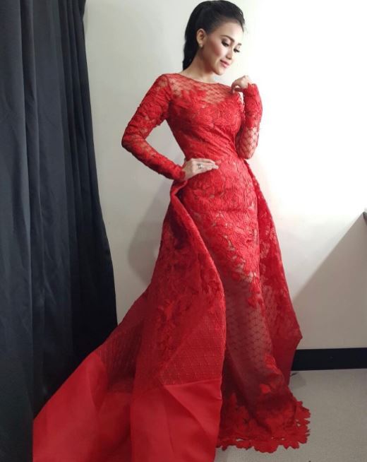 Gaya 6 seleb Tanah Air dalam balutan gaun merah, anggunnya maksimal