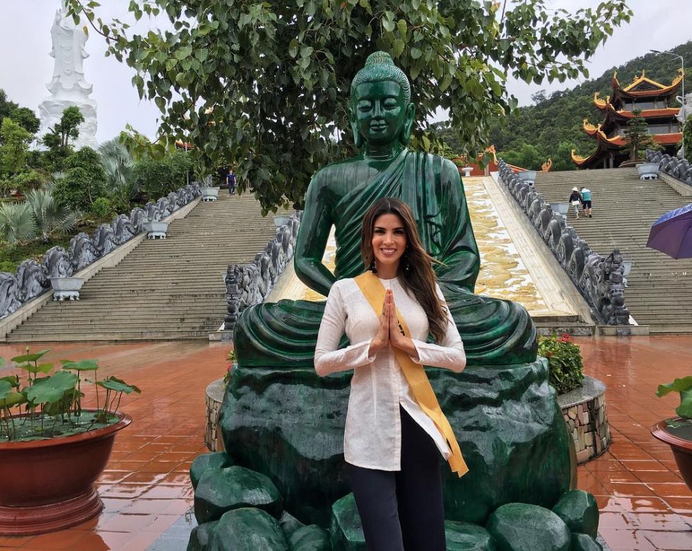 10 Gaya cantik Maria Jose Lora, pemenang Miss Grand International 2017