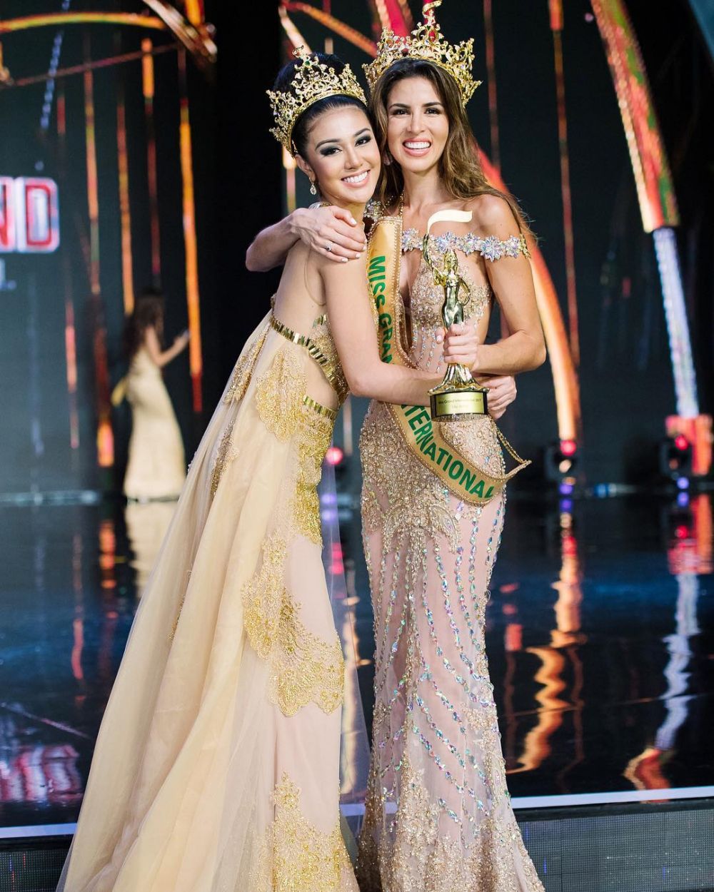 10 Gaya cantik Maria Jose Lora, pemenang Miss Grand International 2017