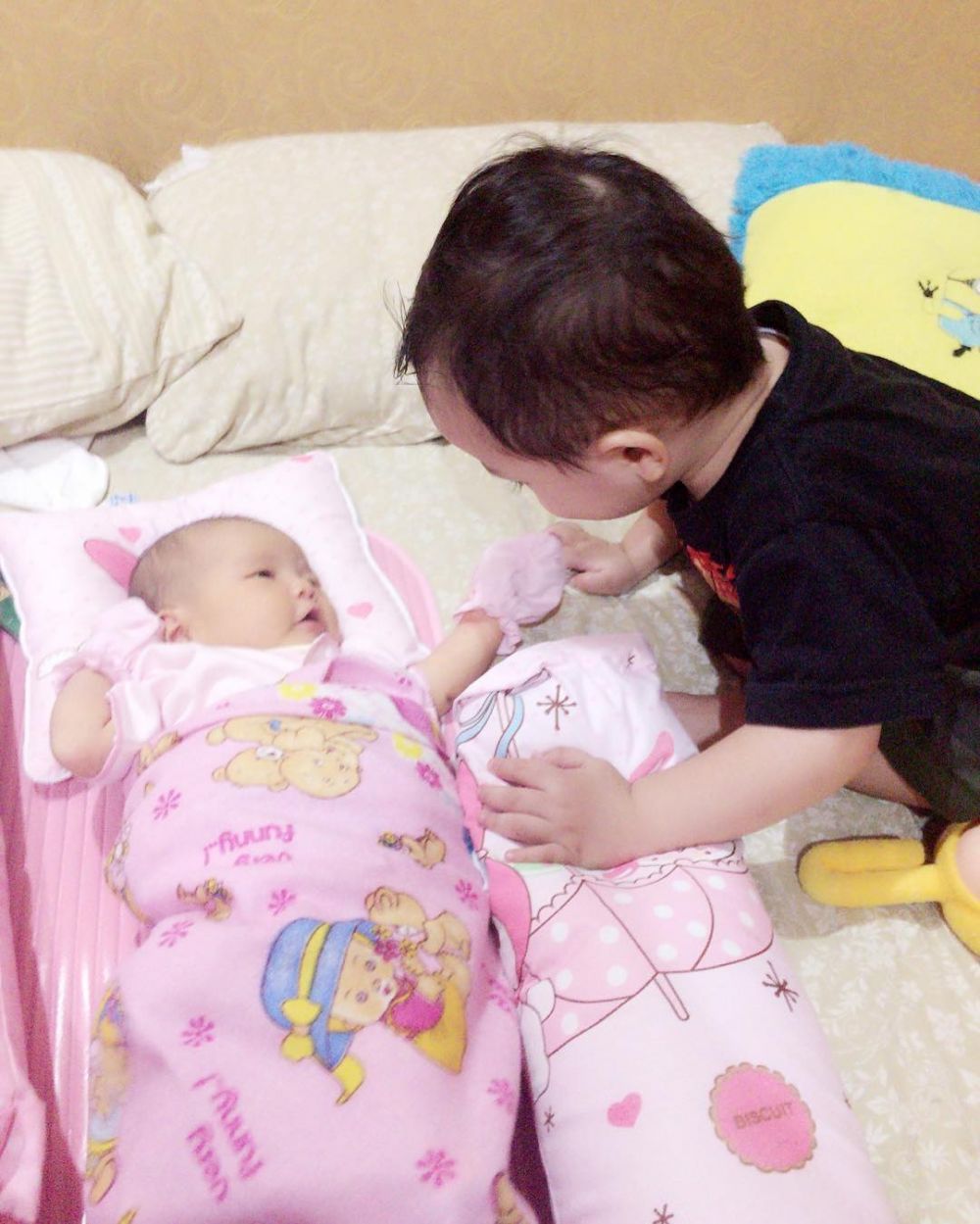 10 Gaya Faiz Syarif, abang Naura Alaydrus yang nggak kalah ngegemesin