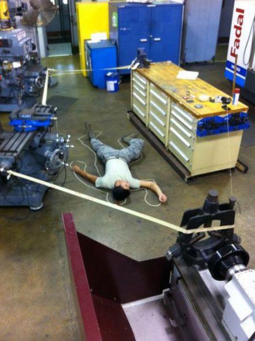 10 Tingkah lucu pekerja kantoran ini bikin hari kerjamu nggak tegang