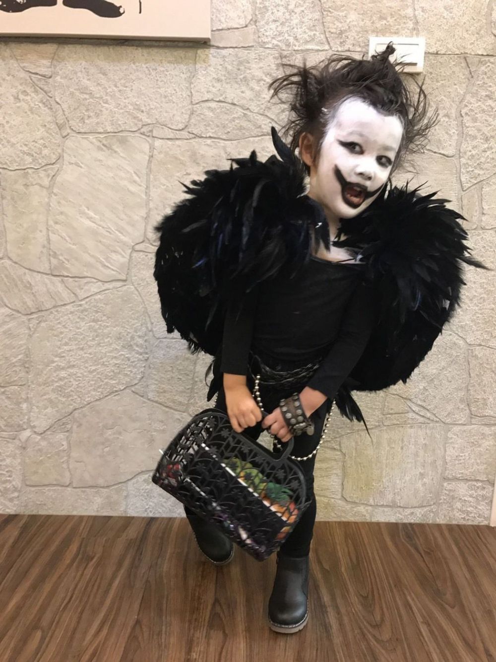 Ingat bocah imut berkostum No Face? Dandanannya kali ini makin seram