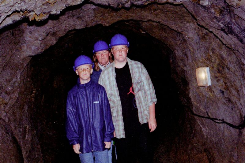 15 Momen canggung saat foto keluarga ini bikin ketawa kaku