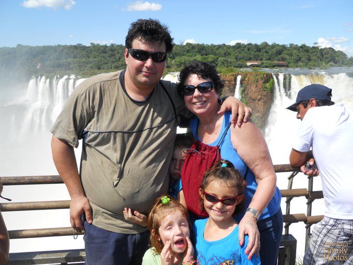 15 Momen canggung saat foto keluarga ini bikin ketawa kaku