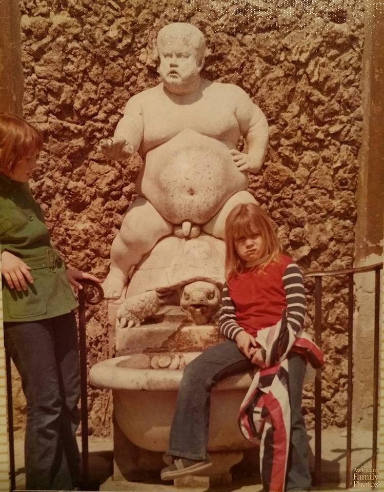 15 Momen canggung saat foto keluarga ini bikin ketawa kaku