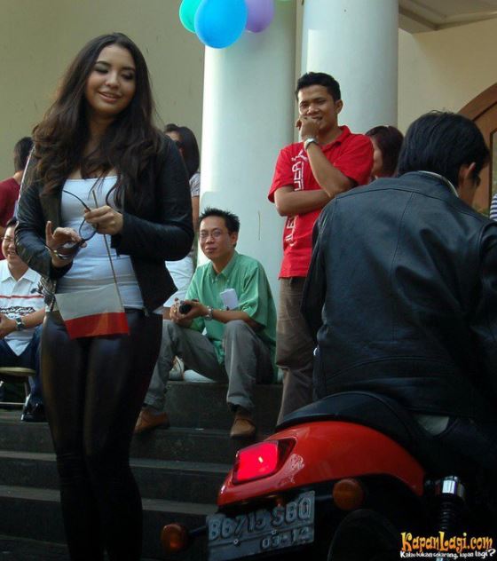 8 Potret transformasi Manohara, dulu tembem kini seksi abis