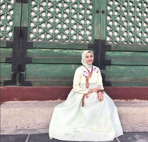 9 Momen seru Laudya Bella tanpa suami saat liburan di Korea Selatan