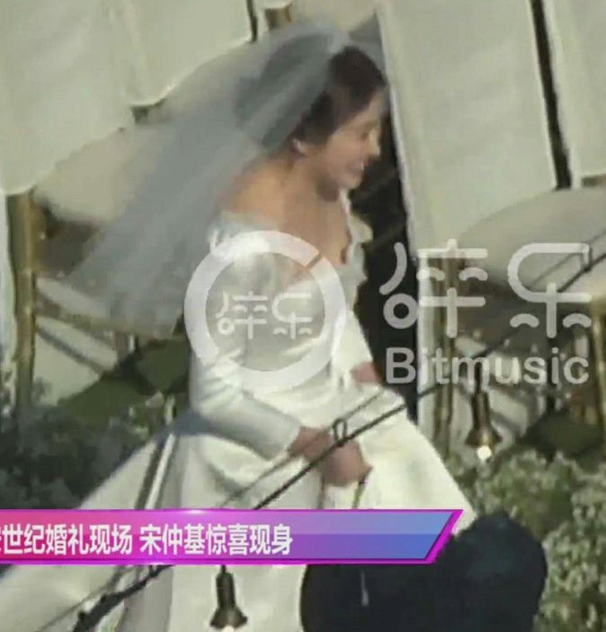 6 Momen Song-Song Couple di lokasi pernikahan, bentar lagi sah!