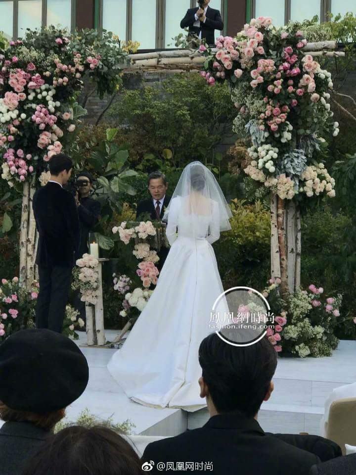 Resmi suami-istri, ini 12 momen bahagia pernikahan Song-Song Couple