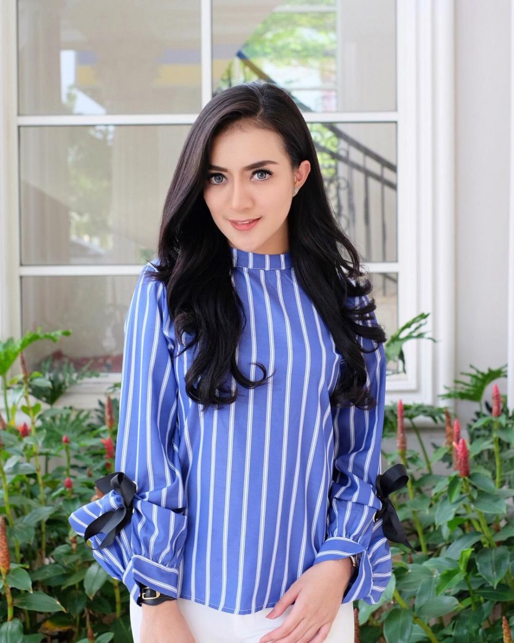 10 Foto Tria Mayangsari, pramugari cantik teman sosialita Bella Shofie