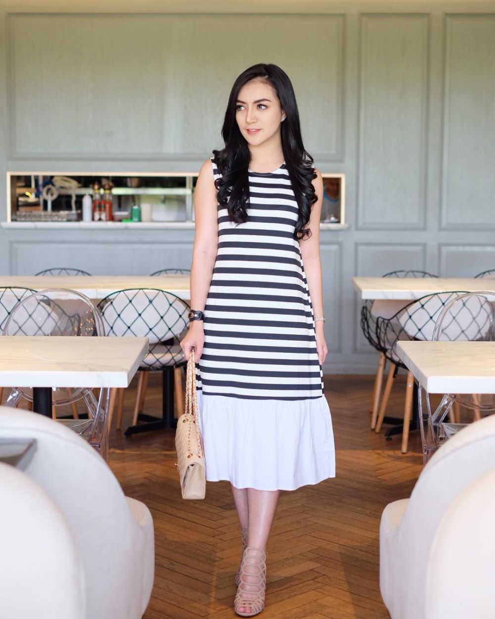 10 Foto Tria Mayangsari, pramugari cantik teman sosialita Bella Shofie