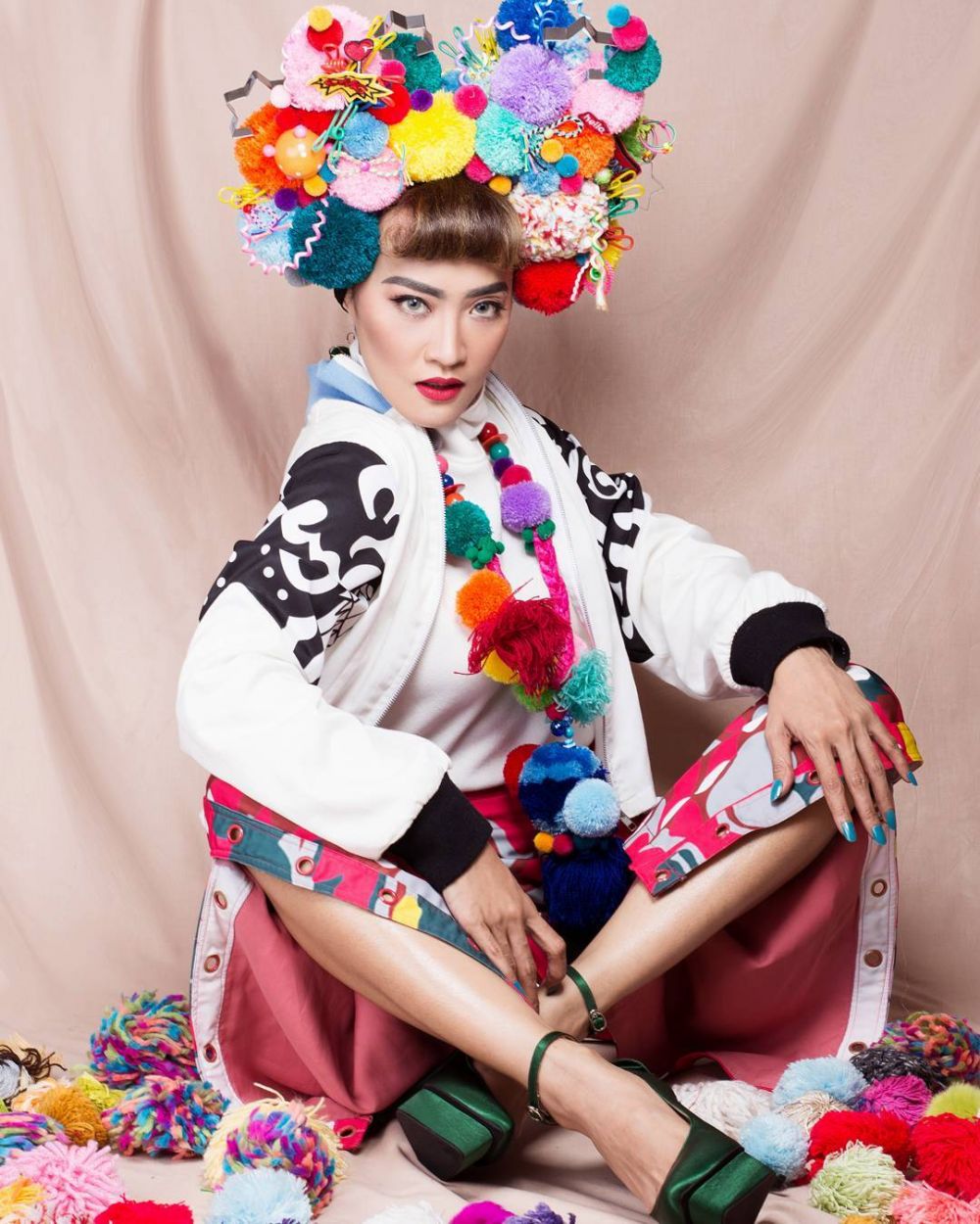 Masih ingat Inna Kamarie eks Dewi Dewi? Kini gayanya makin nyentrik