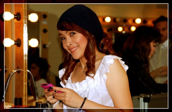 7 Pesulap cantik Indonesia ini aksi dan parasnya bikin kamu berdebar