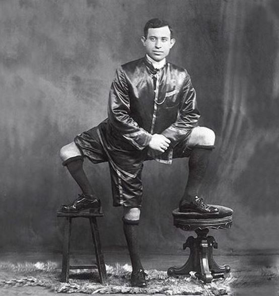 12 Pemain sirkus ini punya kelebihan yang bikin mata terbelalak