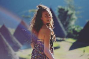 9 Artis ini cantik maksimal kenakan kain tenun khas Indonesia