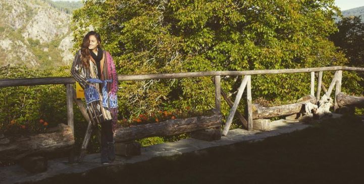 9 Artis ini cantik maksimal kenakan kain tenun khas Indonesia