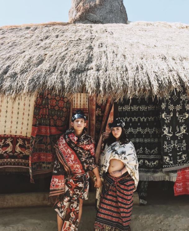 9 Artis ini cantik maksimal kenakan kain tenun khas Indonesia