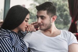 10 Potret gantengnya Ardavan, model & pengusaha kekasih Cita Citata