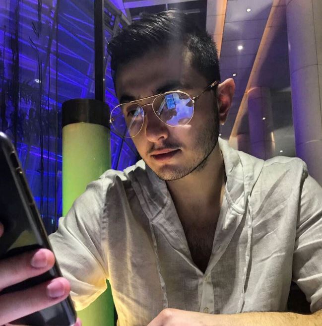 10 Potret gantengnya Ardavan, model & pengusaha kekasih Cita Citata