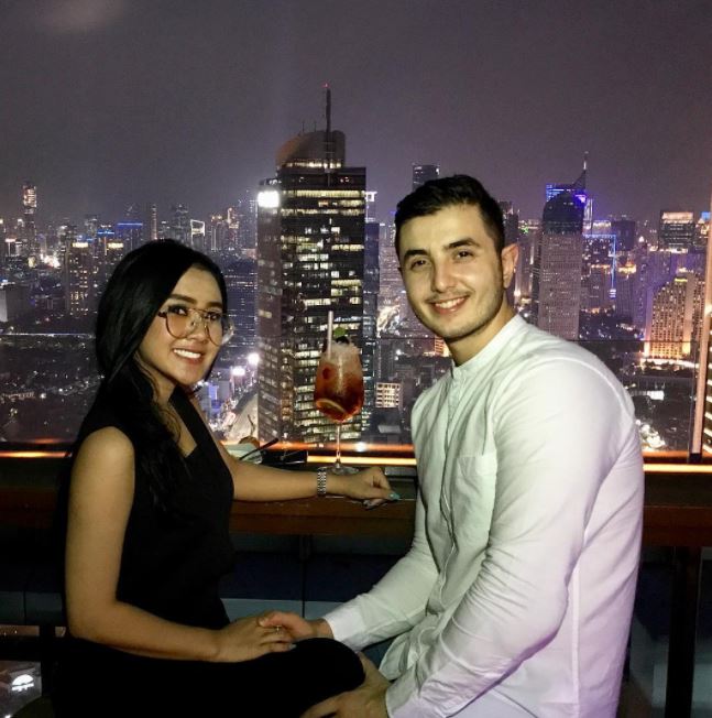 10 Potret gantengnya Ardavan, model & pengusaha kekasih Cita Citata