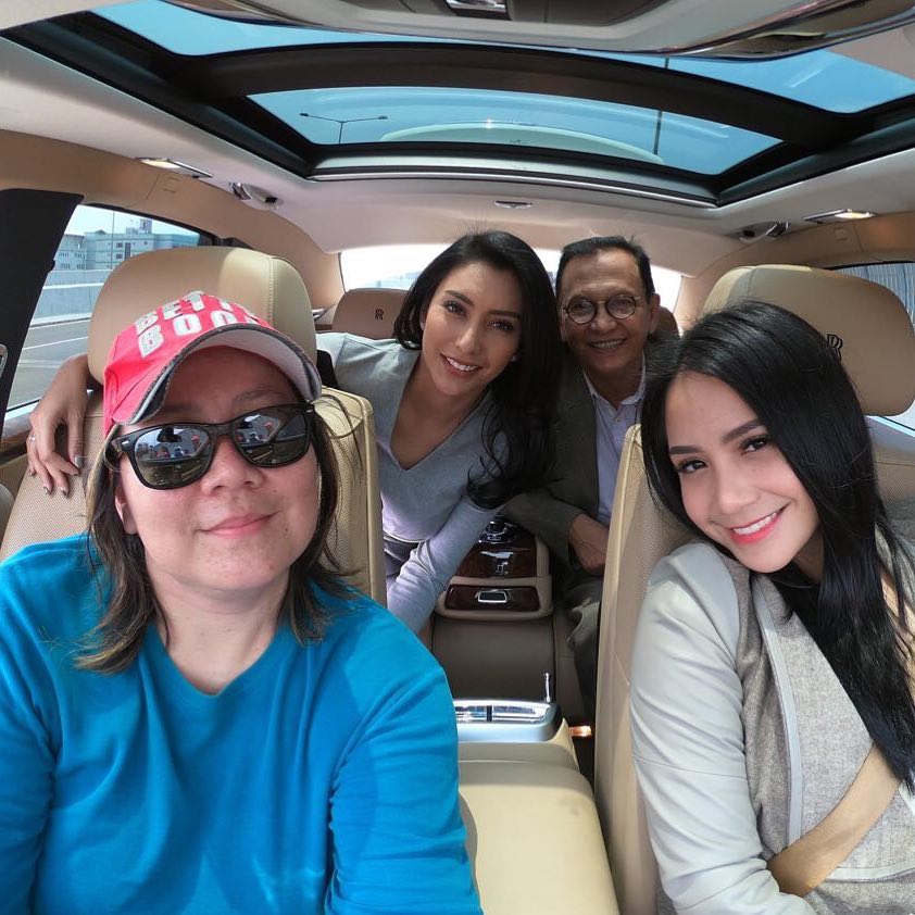 Momen akrab Nagita Slavina dengan 3 mantan Raffi Ahmad, adem banget