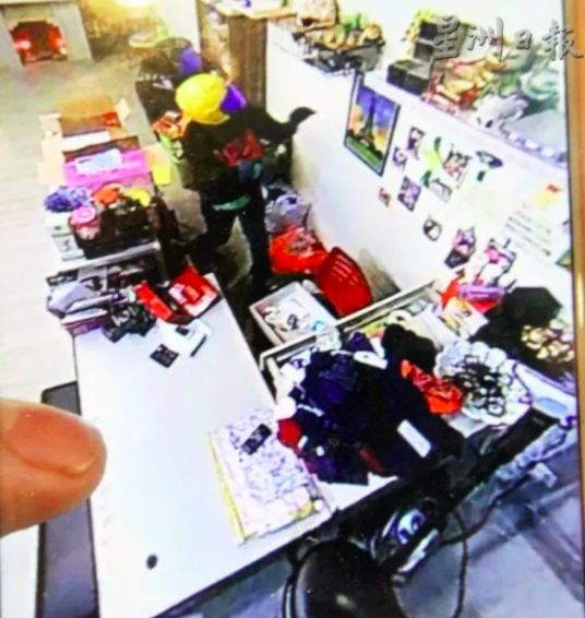 Bosan dirampok, pemilik toko memberi surat ke si pencuri