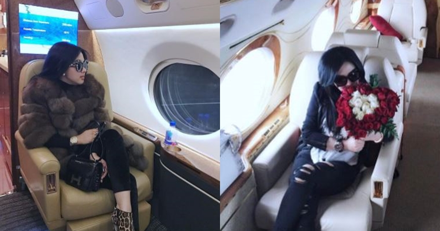 10 Gaya Syahrini saat naik jet pribadi ini cetar abis, mewah banget