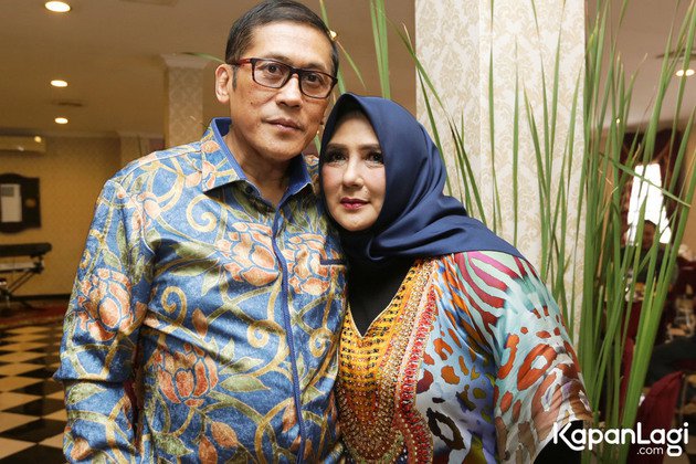 6 Pasangan seleb ini sudah menikah lebih dari 30 tahun, setia banget