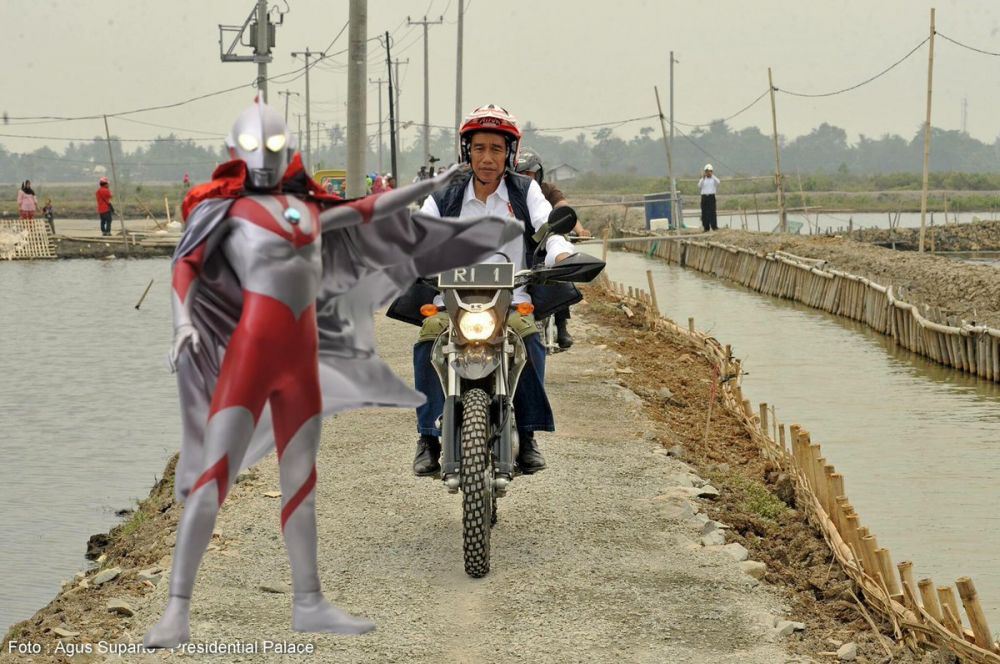 9 Foto editan Jokowi naik motor trail di Bekasi ini kocak abis