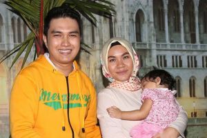 Aldi Taher & 4 seleb ini tetap tegar digugat cerai saat sakit