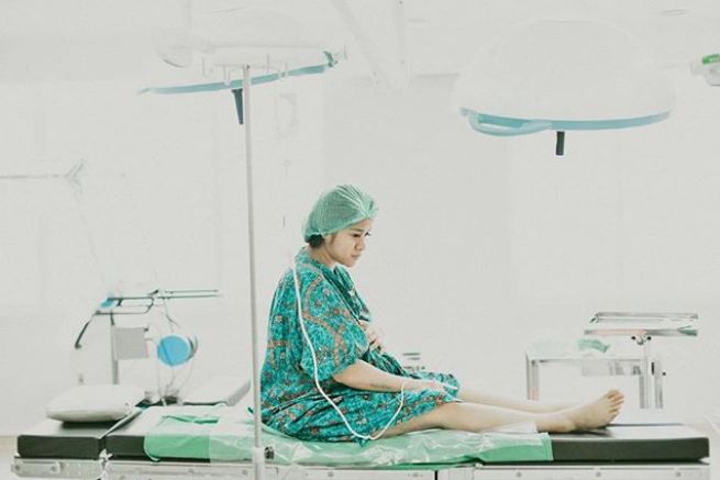 11 Momen haru Olla Ramlan melahirkan, jadi ingat perjuangan ibu