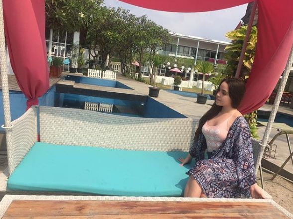 Bukan artis, 10 foto cantiknya adik Stefan William ini bikin meleleh