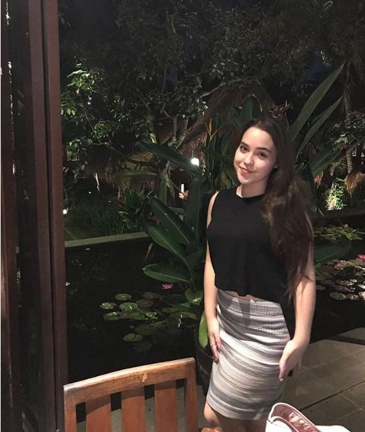 Bukan artis, 10 foto cantiknya adik Stefan William ini bikin meleleh