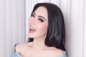 Tampak sederhana, harga 7 topi milik Syahrini ini bikin syok