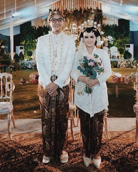 10 Momen romantis penikahan Mytha 'Mamamia' dan Barry Maheswara 