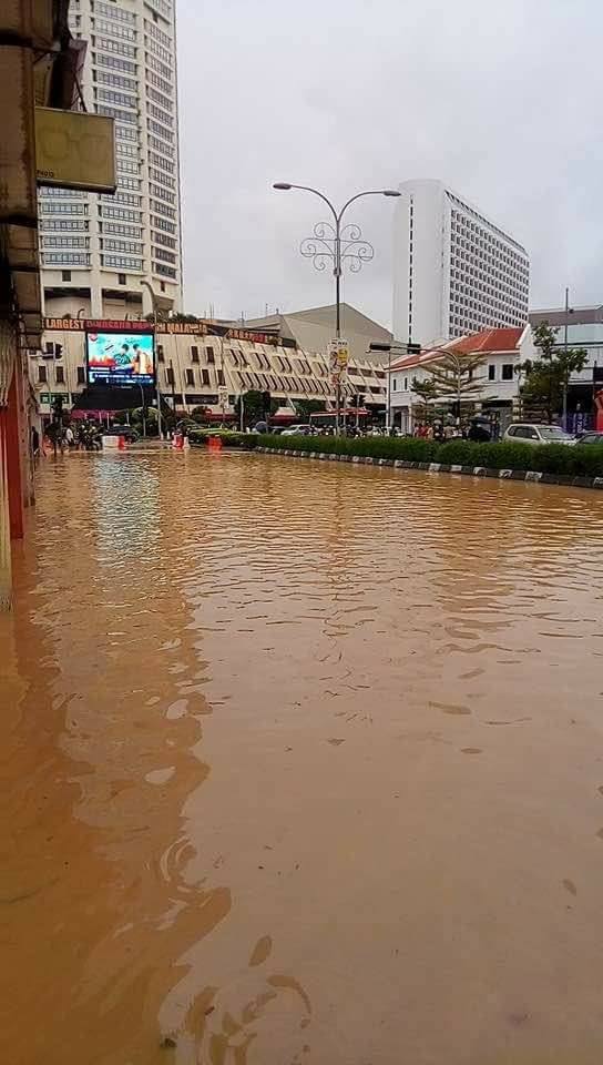 10 Foto tunjukkan kondisi Penang setelah diguyur hujan deras 18 jam