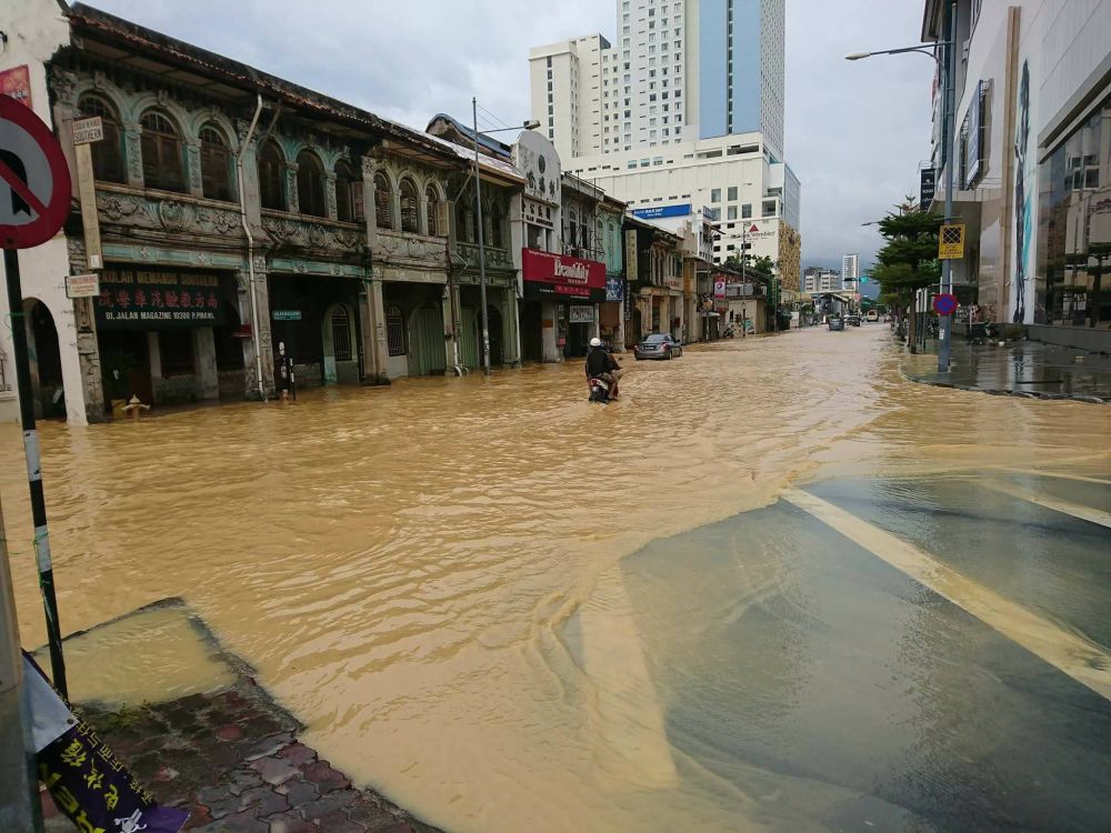 10 Foto tunjukkan kondisi Penang setelah diguyur hujan deras 18 jam