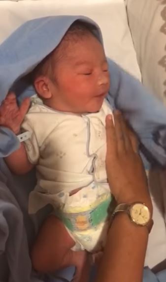 Lewat vlog, Kezia eks Cherrybelle ceritakan persalinan anak pertamanya