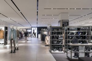 Pesan di saku pakaian brand ternama dari pegawainya ini bikin miris