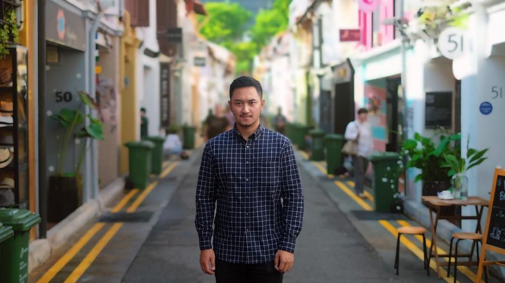 10 Gaya Haydar Pratama, pilot ganteng mantan kekasih Kahiyang Ayu