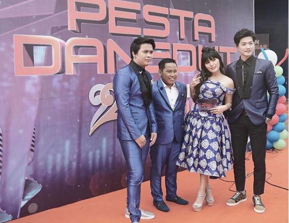 10 Gaya hidup Angela Lee, artis yang hampir bunuh diri karena utang 