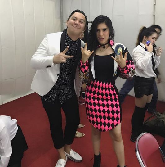 10 Gaya hidup Angela Lee, artis yang hampir bunuh diri karena utang 