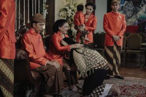 9 Potret suasana sakral rangkaian prosesi siraman Kahiyang Ayu