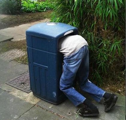 15 Momen orang terjebak di tempat tak biasa ini bikin tepuk jidat