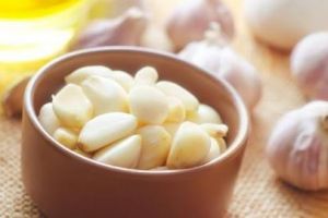 Cuma butuh 5 menit, begini cara mengobati sinusitis pakai bawang putih