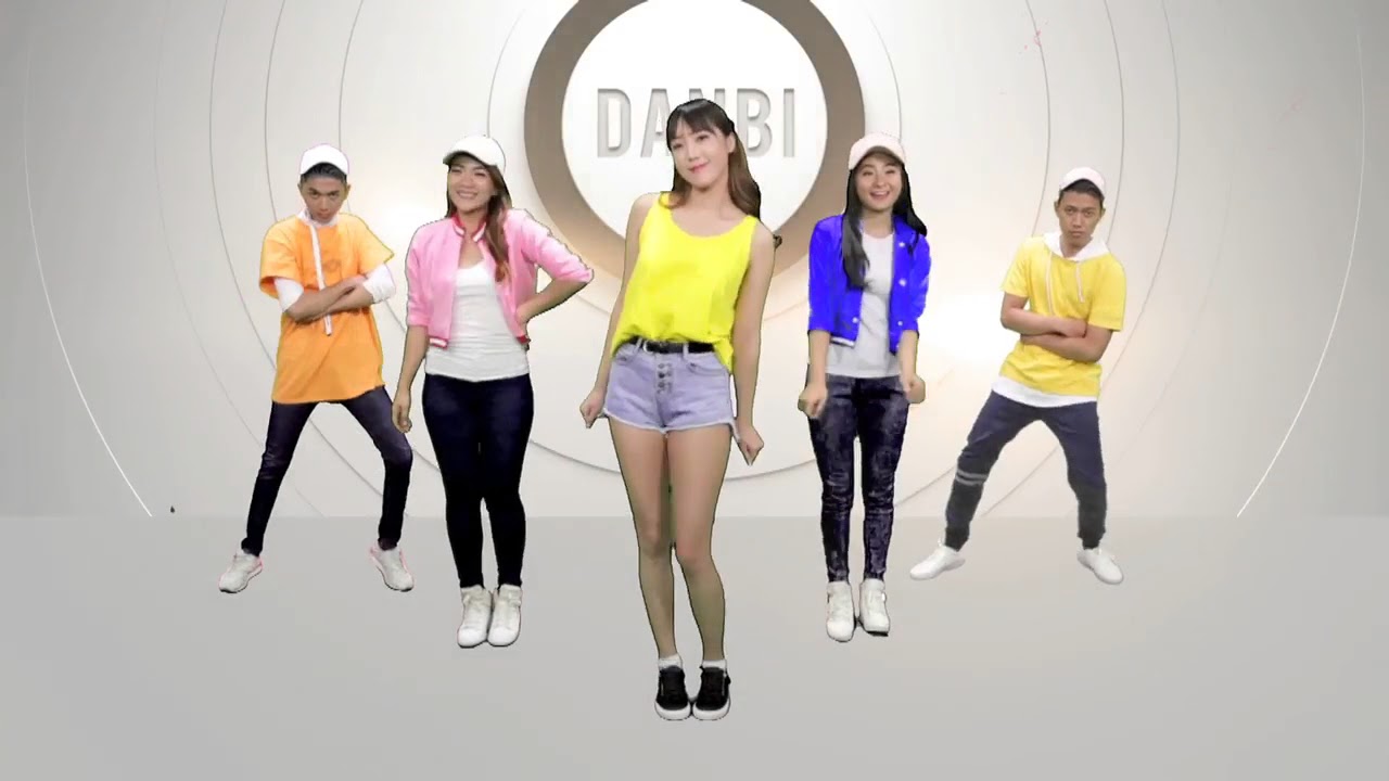 10 Gaya imut Danbi, model Korea yang lagi belajar bernyanyi dangdut