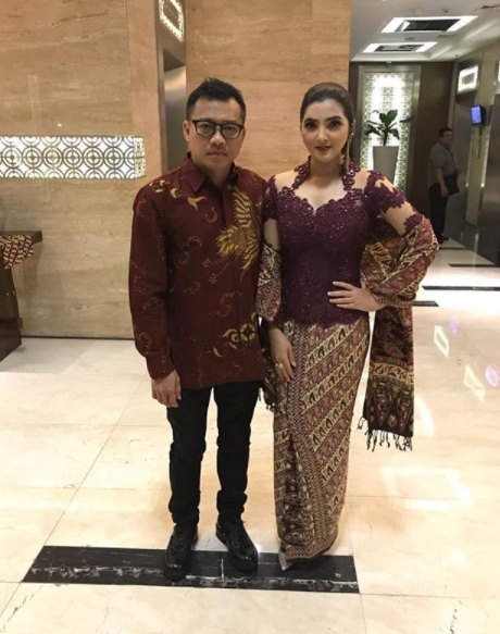 Begini gaya 6 seleb saat hadiri resepsi Kahiyang-Bobby 