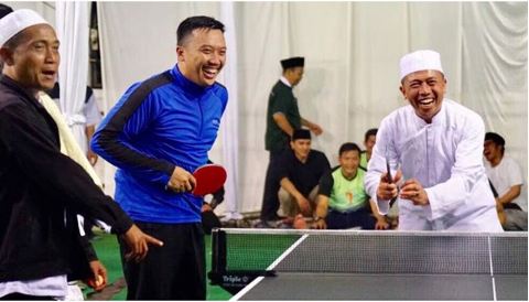 Gaya Imam Nahrawi main 5 jenis olahraga, ada tenis meja pakai kepala