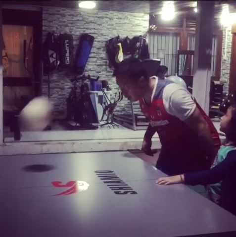 Gaya Imam Nahrawi main 5 jenis olahraga, ada tenis meja pakai kepala