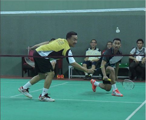 Gaya Imam Nahrawi main 5 jenis olahraga, ada tenis meja pakai kepala